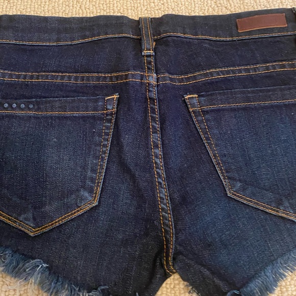 BLANK NYC size 25 blue jean shorts - Picture 6 of 6